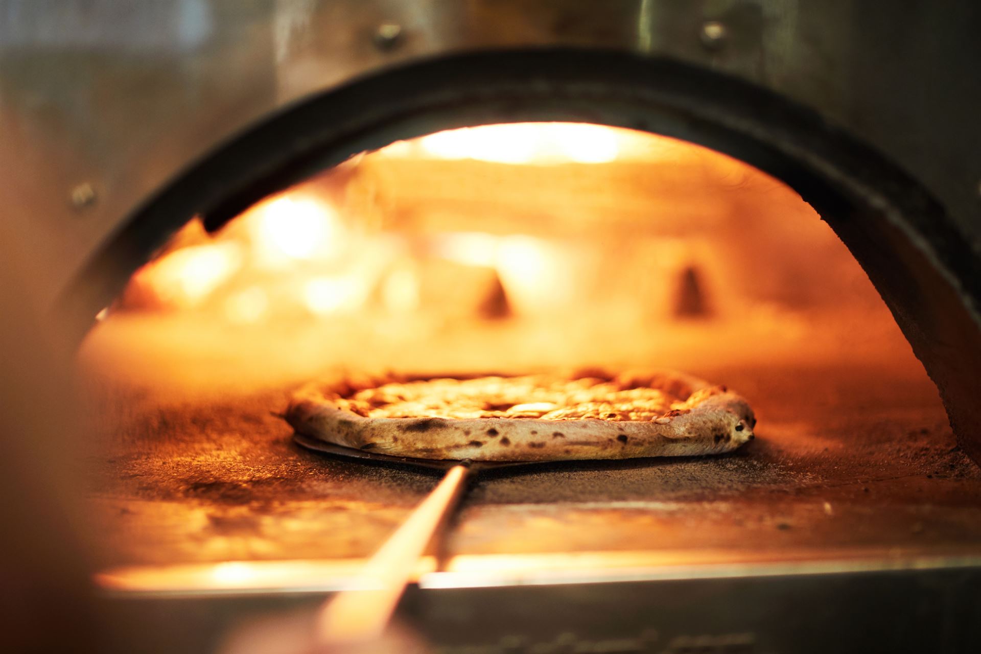 Vente de four à pizza à Luxembourg : découvrez les avantages de la cuisson au feu de bois